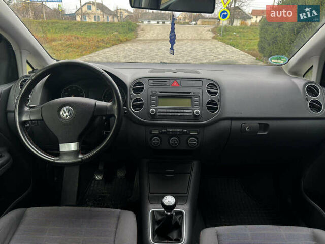 Серый Фольксваген Гольф Плюс, объемом двигателя 1.6 л и пробегом 212 тыс. км за 6200 $, фото 6 на Automoto.ua