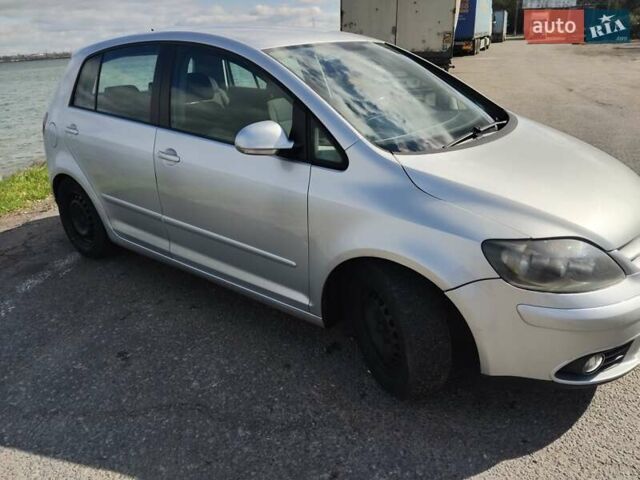 Серый Фольксваген Гольф Плюс, объемом двигателя 1.39 л и пробегом 270 тыс. км за 5500 $, фото 9 на Automoto.ua