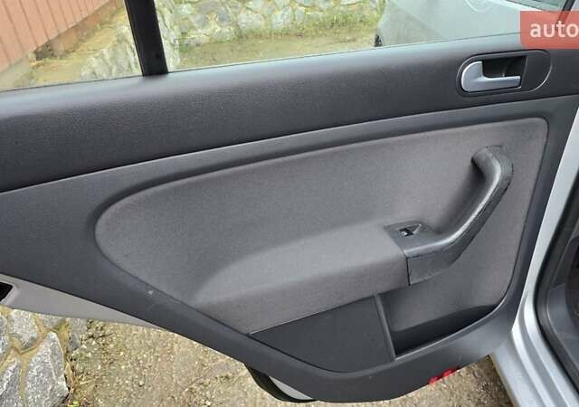 Серый Фольксваген Гольф Плюс, объемом двигателя 1.6 л и пробегом 230 тыс. км за 7999 $, фото 61 на Automoto.ua