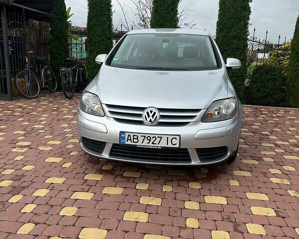 Серый Фольксваген Гольф Плюс, объемом двигателя 1.6 л и пробегом 250 тыс. км за 5300 $, фото 2 на Automoto.ua