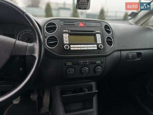 Сірий Фольксваген Golf Plus, об'ємом двигуна 1.6 л та пробігом 202 тис. км за 6500 $, фото 24 на Automoto.ua