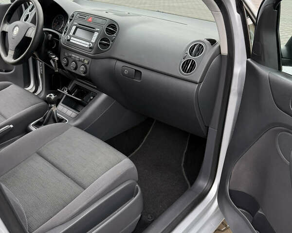 Сірий Фольксваген Golf Plus, об'ємом двигуна 1.6 л та пробігом 194 тис. км за 5950 $, фото 9 на Automoto.ua