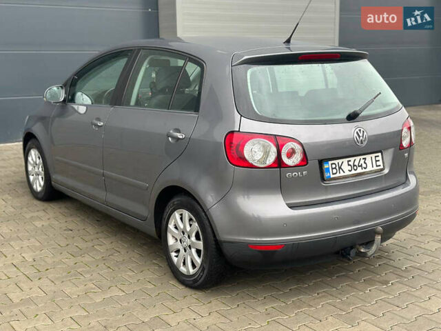 Серый Фольксваген Гольф Плюс, объемом двигателя 1.6 л и пробегом 215 тыс. км за 5499 $, фото 5 на Automoto.ua