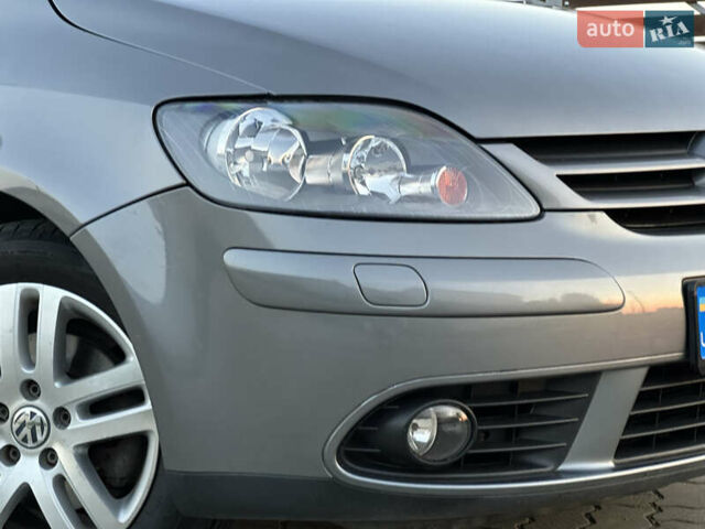 Сірий Фольксваген Golf Plus, об'ємом двигуна 1.6 л та пробігом 260 тис. км за 6799 $, фото 19 на Automoto.ua