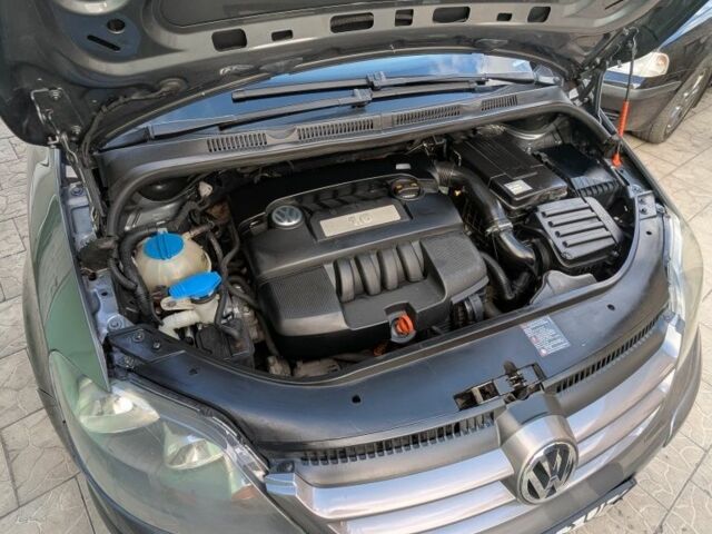 Серый Фольксваген Гольф Плюс, объемом двигателя 1.6 л и пробегом 290 тыс. км за 6500 $, фото 5 на Automoto.ua