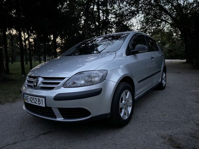 Серый Фольксваген Гольф Плюс, объемом двигателя 1.6 л и пробегом 202 тыс. км за 4499 $, фото 2 на Automoto.ua