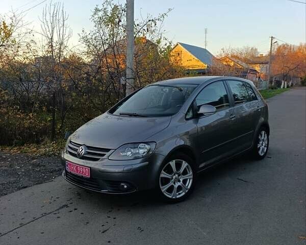 Серый Фольксваген Гольф Плюс, объемом двигателя 1.6 л и пробегом 217 тыс. км за 7400 $, фото 5 на Automoto.ua