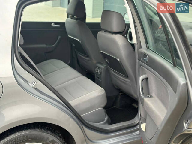 Серый Фольксваген Гольф Плюс, объемом двигателя 1.6 л и пробегом 215 тыс. км за 5499 $, фото 12 на Automoto.ua