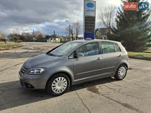 Серый Фольксваген Гольф Плюс, объемом двигателя 1.4 л и пробегом 227 тыс. км за 5500 $, фото 1 на Automoto.ua
