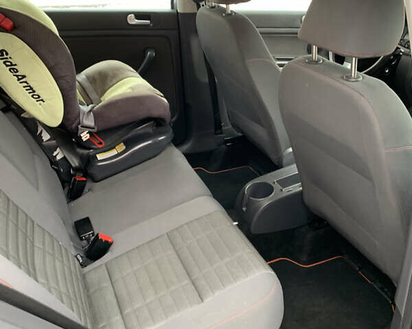 Серый Фольксваген Гольф Плюс, объемом двигателя 1.6 л и пробегом 206 тыс. км за 5999 $, фото 15 на Automoto.ua