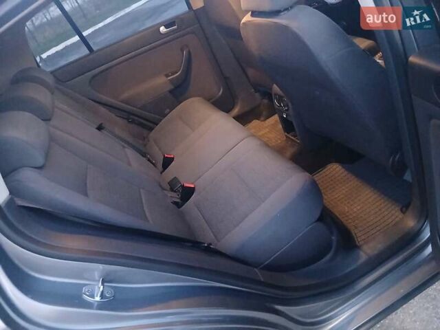 Серый Фольксваген Гольф Плюс, объемом двигателя 1.6 л и пробегом 240 тыс. км за 5999 $, фото 5 на Automoto.ua