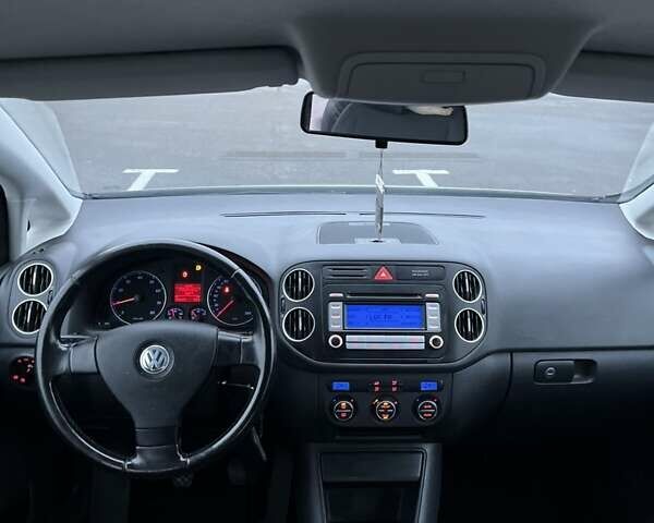 Серый Фольксваген Гольф Плюс, объемом двигателя 1.6 л и пробегом 194 тыс. км за 5400 $, фото 10 на Automoto.ua