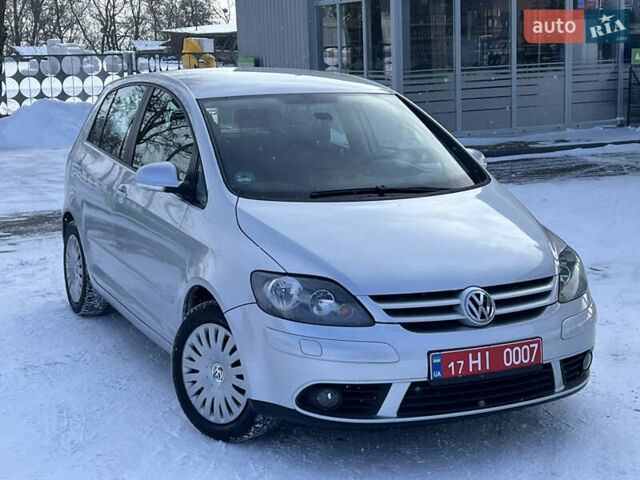Серый Фольксваген Гольф Плюс, объемом двигателя 1.6 л и пробегом 199 тыс. км за 5999 $, фото 1 на Automoto.ua