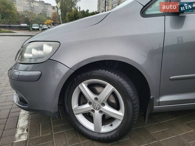 Сірий Фольксваген Golf Plus, об'ємом двигуна 1.6 л та пробігом 241 тис. км за 7000 $, фото 39 на Automoto.ua