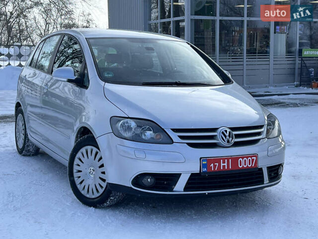 Серый Фольксваген Гольф Плюс, объемом двигателя 1.6 л и пробегом 199 тыс. км за 5999 $, фото 2 на Automoto.ua