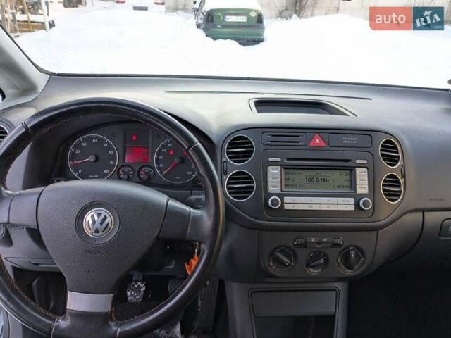 Серый Фольксваген Гольф Плюс, объемом двигателя 1.4 л и пробегом 250 тыс. км за 5350 $, фото 28 на Automoto.ua