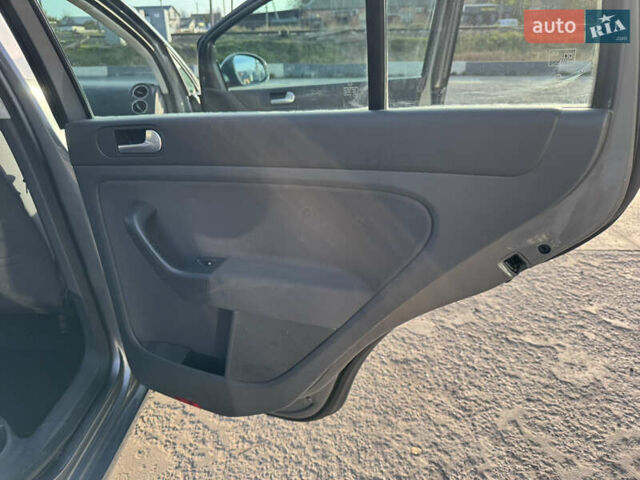 Серый Фольксваген Гольф Плюс, объемом двигателя 1.4 л и пробегом 174 тыс. км за 5650 $, фото 17 на Automoto.ua