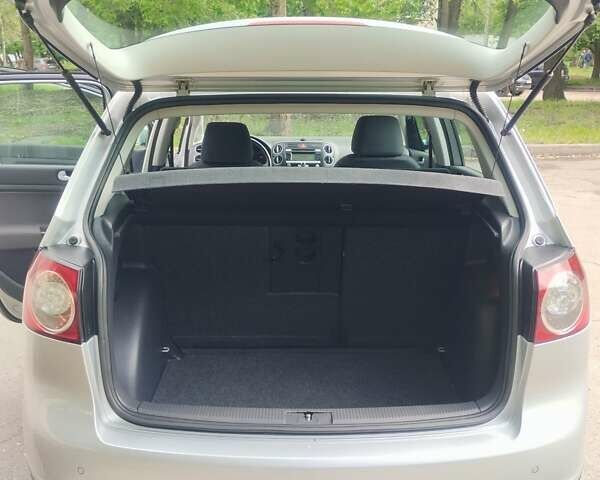 Серый Фольксваген Гольф Плюс, объемом двигателя 1.6 л и пробегом 180 тыс. км за 6700 $, фото 16 на Automoto.ua