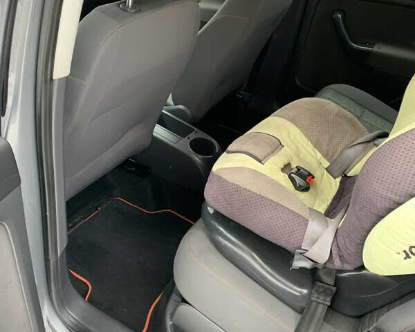 Серый Фольксваген Гольф Плюс, объемом двигателя 1.6 л и пробегом 206 тыс. км за 5999 $, фото 20 на Automoto.ua