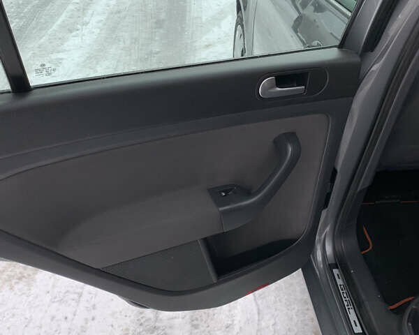 Серый Фольксваген Гольф Плюс, объемом двигателя 1.6 л и пробегом 206 тыс. км за 5999 $, фото 19 на Automoto.ua