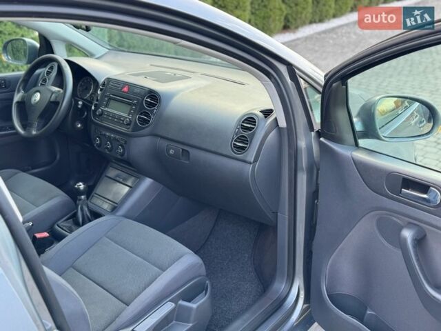 Сірий Фольксваген Golf Plus, об'ємом двигуна 1.6 л та пробігом 189 тис. км за 5299 $, фото 47 на Automoto.ua
