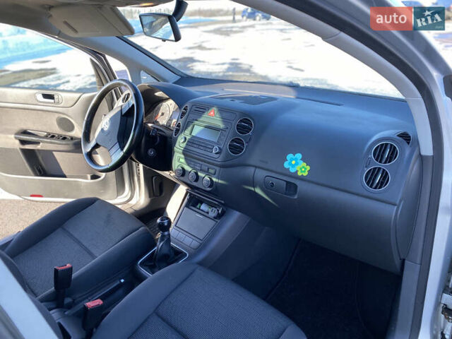 Сірий Фольксваген Golf Plus, об'ємом двигуна 1.6 л та пробігом 225 тис. км за 5250 $, фото 9 на Automoto.ua