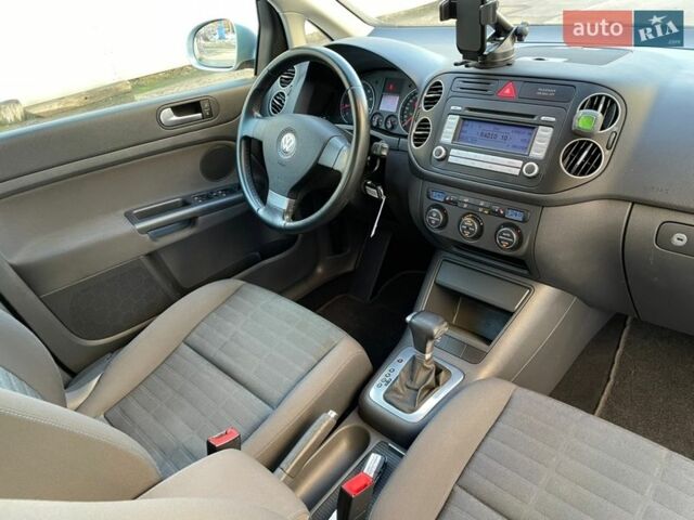 Серый Фольксваген Гольф Плюс, объемом двигателя 1.6 л и пробегом 211 тыс. км за 6950 $, фото 12 на Automoto.ua