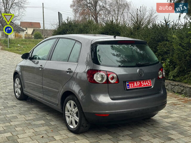 Серый Фольксваген Гольф Плюс, объемом двигателя 1.6 л и пробегом 212 тыс. км за 6200 $, фото 5 на Automoto.ua