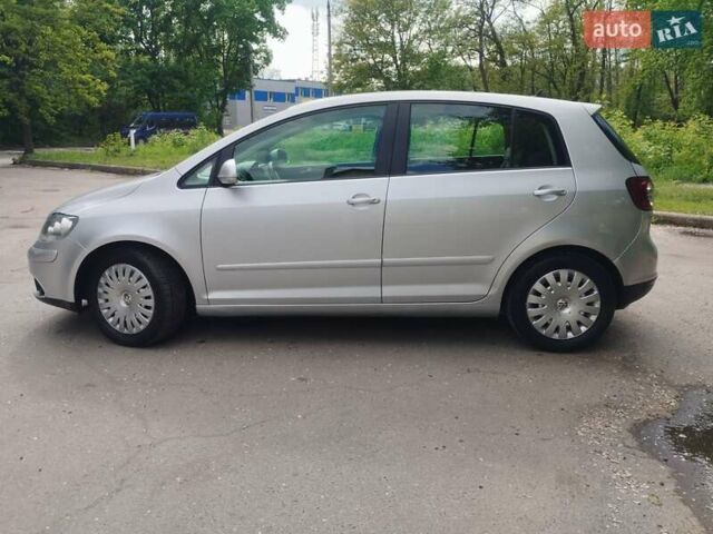 Серый Фольксваген Гольф Плюс, объемом двигателя 1.6 л и пробегом 180 тыс. км за 6700 $, фото 1 на Automoto.ua