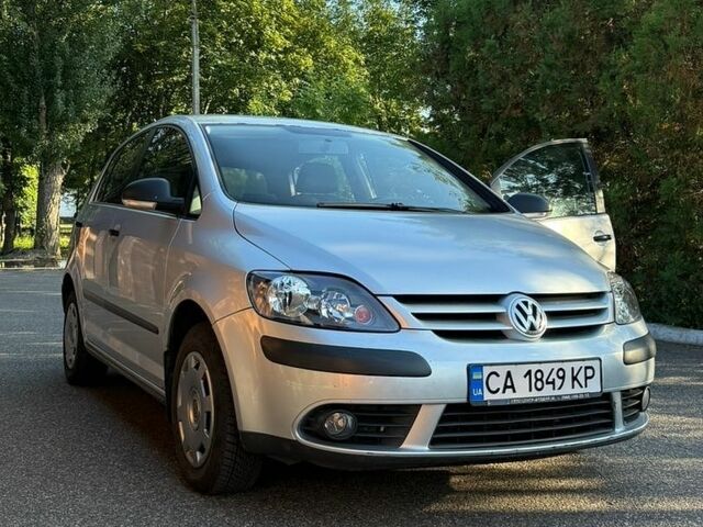 Сірий Фольксваген Golf Plus, об'ємом двигуна 1.6 л та пробігом 207 тис. км за 5850 $, фото 8 на Automoto.ua