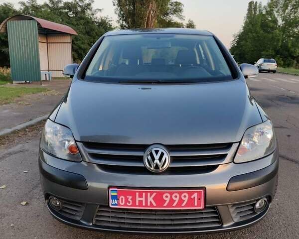 Серый Фольксваген Гольф Плюс, объемом двигателя 1.6 л и пробегом 175 тыс. км за 5999 $, фото 3 на Automoto.ua