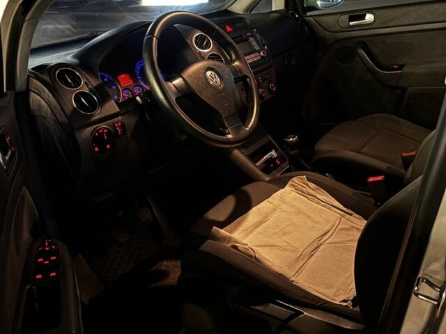 Серый Фольксваген Гольф Плюс, объемом двигателя 1.9 л и пробегом 306 тыс. км за 6600 $, фото 4 на Automoto.ua