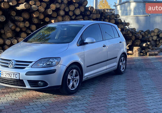 Серый Фольксваген Гольф Плюс, объемом двигателя 1.6 л и пробегом 212 тыс. км за 5399 $, фото 3 на Automoto.ua