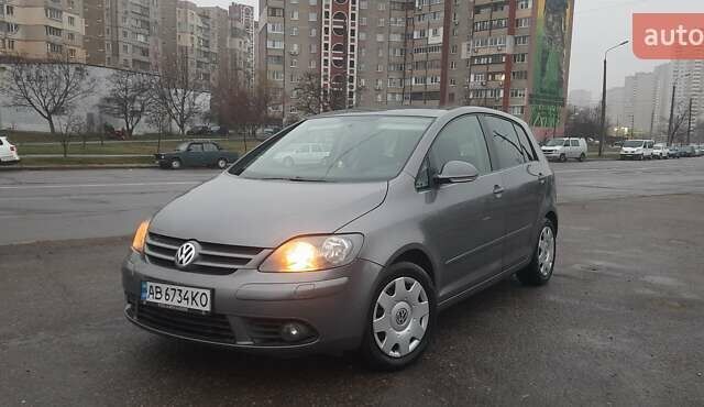 Серый Фольксваген Гольф Плюс, объемом двигателя 1.6 л и пробегом 202 тыс. км за 5650 $, фото 3 на Automoto.ua