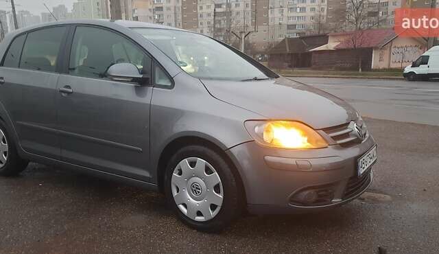 Серый Фольксваген Гольф Плюс, объемом двигателя 1.6 л и пробегом 202 тыс. км за 5650 $, фото 1 на Automoto.ua