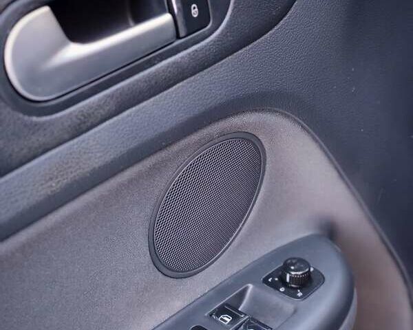 Серый Фольксваген Гольф Плюс, объемом двигателя 1.6 л и пробегом 181 тыс. км за 5599 $, фото 27 на Automoto.ua