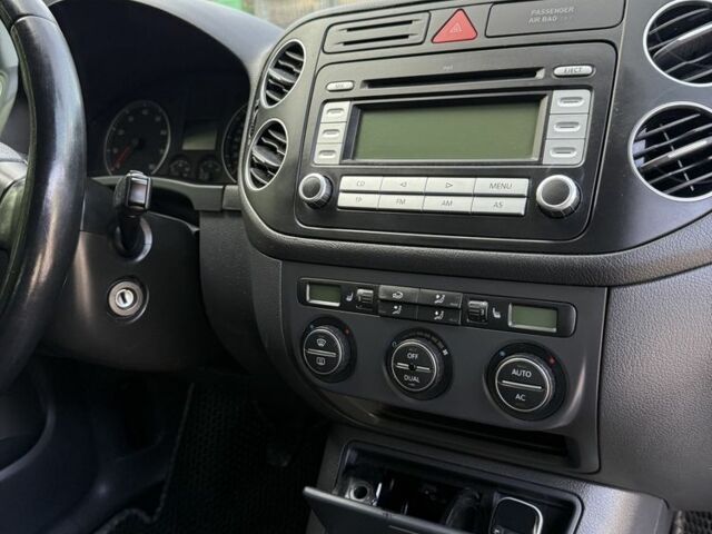 Серый Фольксваген Гольф Плюс, объемом двигателя 1.6 л и пробегом 227 тыс. км за 8900 $, фото 5 на Automoto.ua