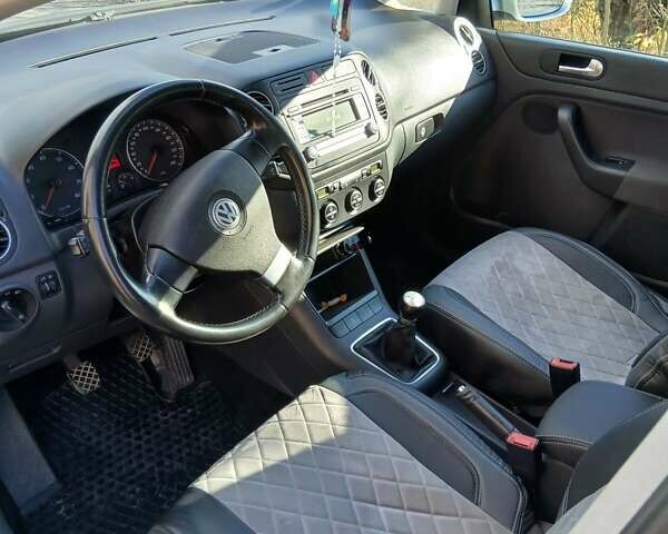 Серый Фольксваген Гольф Плюс, объемом двигателя 1.6 л и пробегом 206 тыс. км за 6300 $, фото 7 на Automoto.ua