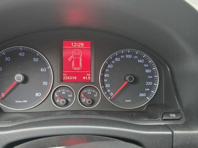 Серый Фольксваген Гольф Плюс, объемом двигателя 1 л и пробегом 226 тыс. км за 5950 $, фото 7 на Automoto.ua