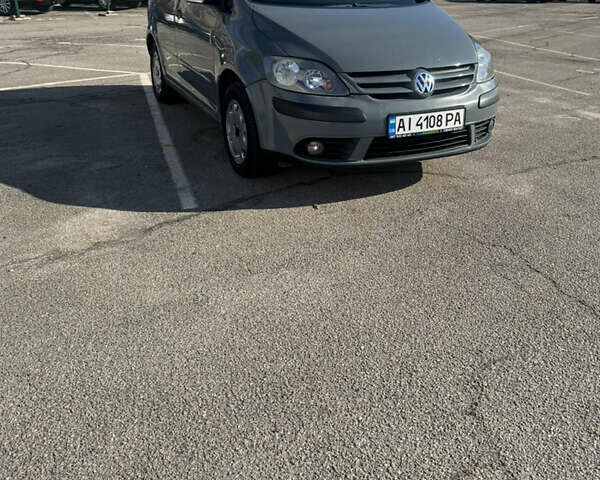 Серый Фольксваген Гольф Плюс, объемом двигателя 1.6 л и пробегом 216 тыс. км за 6099 $, фото 1 на Automoto.ua