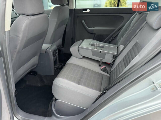 Серый Фольксваген Гольф Плюс, объемом двигателя 1.6 л и пробегом 220 тыс. км за 6190 $, фото 45 на Automoto.ua