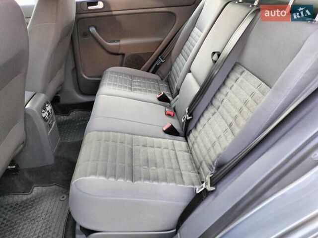 Серый Фольксваген Гольф Плюс, объемом двигателя 1.6 л и пробегом 106 тыс. км за 7300 $, фото 58 на Automoto.ua