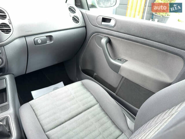 Серый Фольксваген Гольф Плюс, объемом двигателя 1.6 л и пробегом 220 тыс. км за 6190 $, фото 75 на Automoto.ua