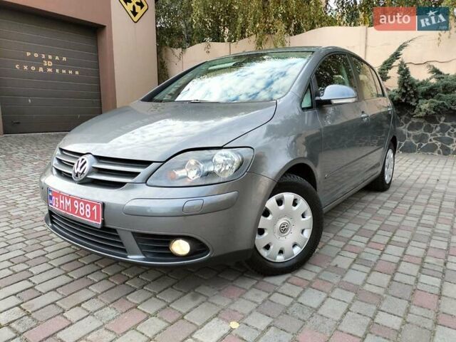 Серый Фольксваген Гольф Плюс, объемом двигателя 1.6 л и пробегом 106 тыс. км за 7300 $, фото 2 на Automoto.ua