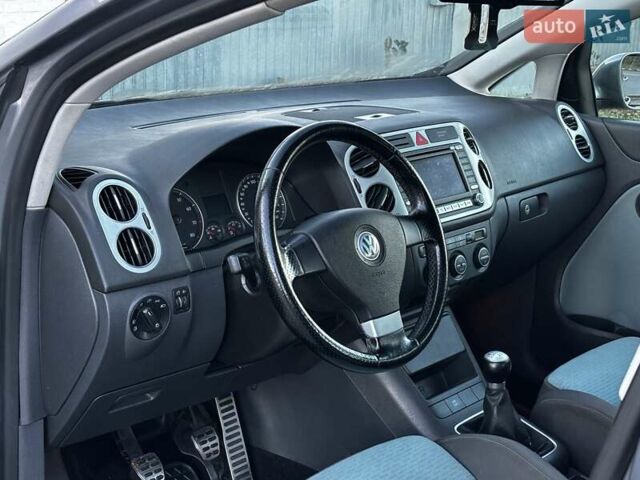 Серый Фольксваген Гольф Плюс, объемом двигателя 1.6 л и пробегом 223 тыс. км за 7499 $, фото 72 на Automoto.ua