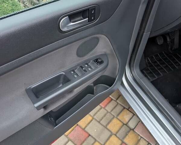 Сірий Фольксваген Golf Plus, об'ємом двигуна 1.62 л та пробігом 194 тис. км за 6000 $, фото 24 на Automoto.ua