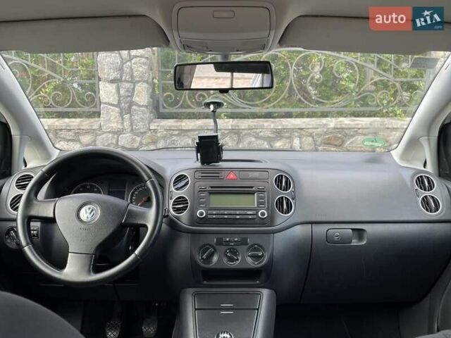 Серый Фольксваген Гольф Плюс, объемом двигателя 1.6 л и пробегом 202 тыс. км за 5800 $, фото 1 на Automoto.ua