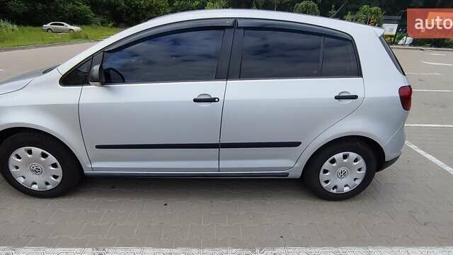 Серый Фольксваген Гольф Плюс, объемом двигателя 1.6 л и пробегом 240 тыс. км за 5999 $, фото 8 на Automoto.ua