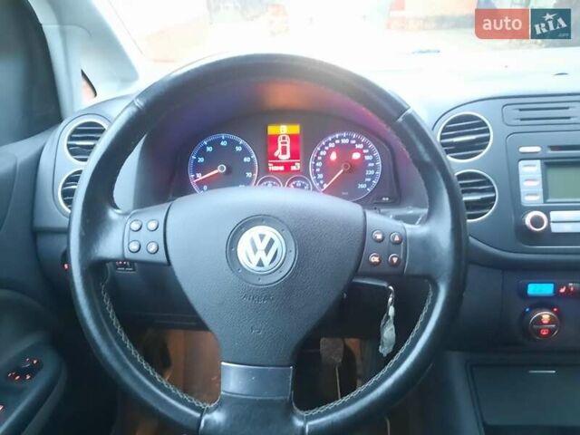 Серый Фольксваген Гольф Плюс, объемом двигателя 1.6 л и пробегом 112 тыс. км за 7300 $, фото 7 на Automoto.ua