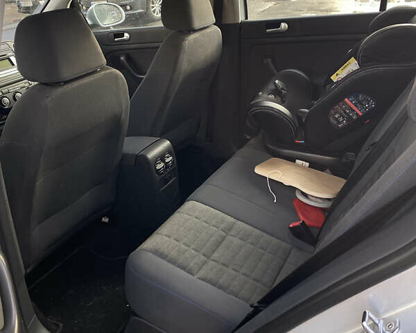 Серый Фольксваген Гольф Плюс, объемом двигателя 1.6 л и пробегом 157 тыс. км за 7000 $, фото 5 на Automoto.ua